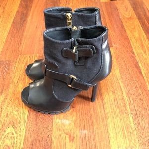 Tory Burch Size 9 Oren Leather Peep toe Booties